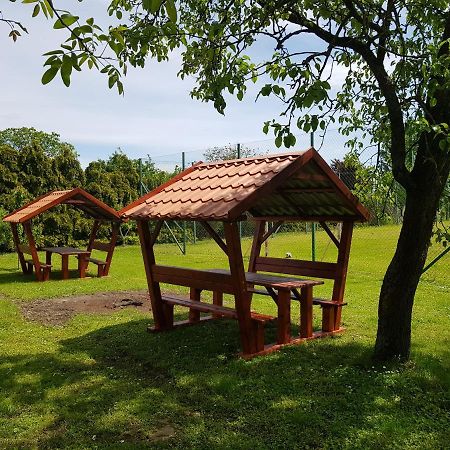 Borostyánkert Étterem&Vendégház Sitke Exterior foto
